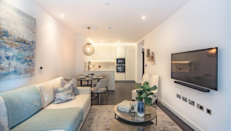 2 bed property in Charles Clowes Walk, London
